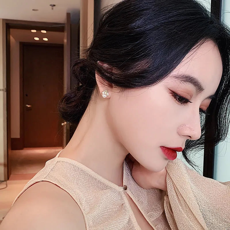 Luxurious Pearl Earrings Bee Design