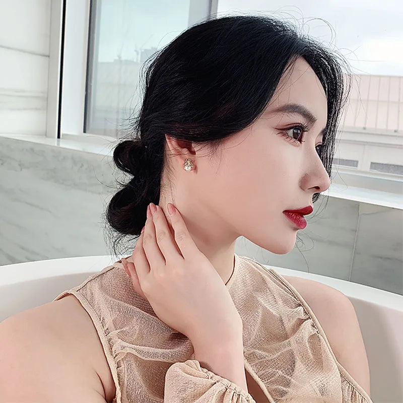 Luxurious Pearl Earrings Bee Design